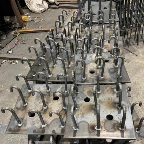 图纸中如何确定铜仁预埋件的位置？